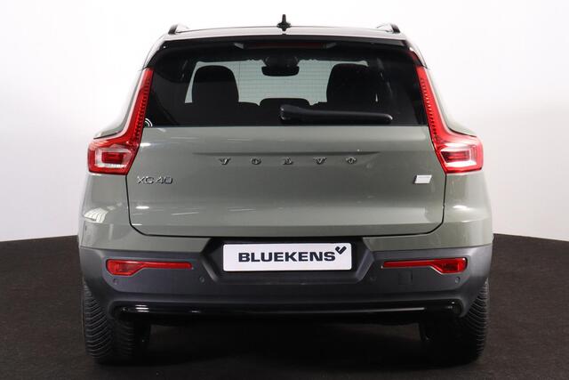 Volvo XC40 Recharge Plus 70 kWh - IntelliSafe Assist & Surround - Parkeercamera achter - Verwarmde voorstoelen & stuur - Parkeersensoren voor & achter - Draadloze tel. lader - Extra getint glas - 19' LMV