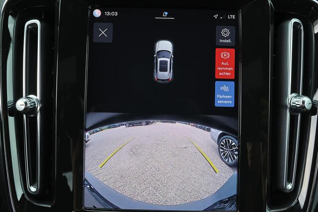 Volvo XC40 Recharge Plus 70 kWh - IntelliSafe Assist & Surround - Parkeercamera achter - Verwarmde voorstoelen & stuur - Parkeersensoren voor & achter - Draadloze tel. lader - Extra getint glas - 19' LMV