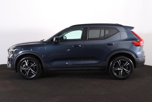 Volvo XC40 B3 Plus Dark - IntelliSafe Assist & Surround - 360º Camera - Harman/Kardon audio - Verwarmde voorstoelen & stuur - Parkeersensoren voor & achter - Elektr. bedienb. voorstoelen met geheugen links - Draadloze tel. lader - Standkachel - Extra getint glas - 18' LMV