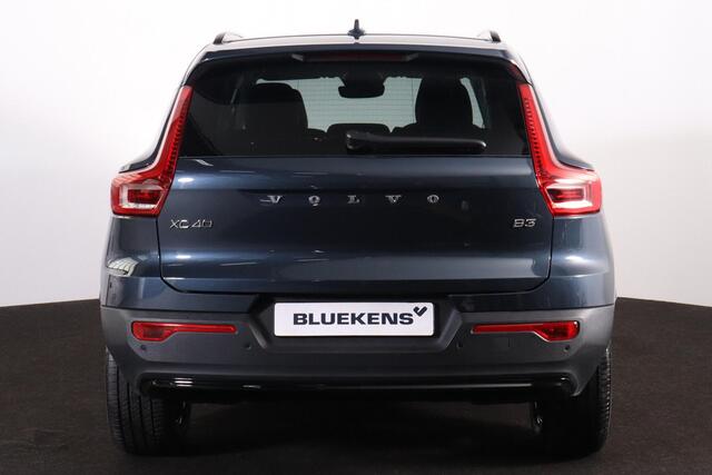 Volvo XC40 B3 Plus Dark - IntelliSafe Assist & Surround - 360º Camera - Harman/Kardon audio - Verwarmde voorstoelen & stuur - Parkeersensoren voor & achter - Elektr. bedienb. voorstoelen met geheugen links - Draadloze tel. lader - Standkachel - Extra getint glas - 18' LMV