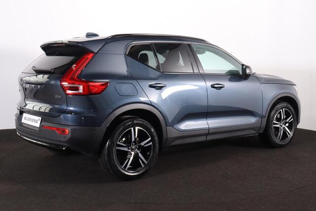 Volvo XC40 B3 Plus Dark - IntelliSafe Assist & Surround - 360º Camera - Harman/Kardon audio - Verwarmde voorstoelen & stuur - Parkeersensoren voor & achter - Elektr. bedienb. voorstoelen met geheugen links - Draadloze tel. lader - Standkachel - Extra getint glas - 18' LMV