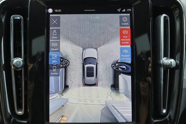 Volvo XC40 B3 Plus Dark - IntelliSafe Assist & Surround - 360º Camera - Harman/Kardon audio - Verwarmde voorstoelen & stuur - Parkeersensoren voor & achter - Elektr. bedienb. voorstoelen met geheugen links - Draadloze tel. lader - Standkachel - Extra getint glas - 18' LMV