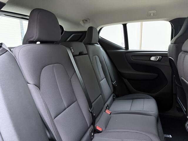 Volvo XC40 T2 130pk Automaat Business Pro / 30.000 km's ! / El. Trekhaak / ACC / BLIS / Keyless / 18'' / El. Achterklep / DAB / AppleCarplay / Lane Keeping Aid / Mistlampen /