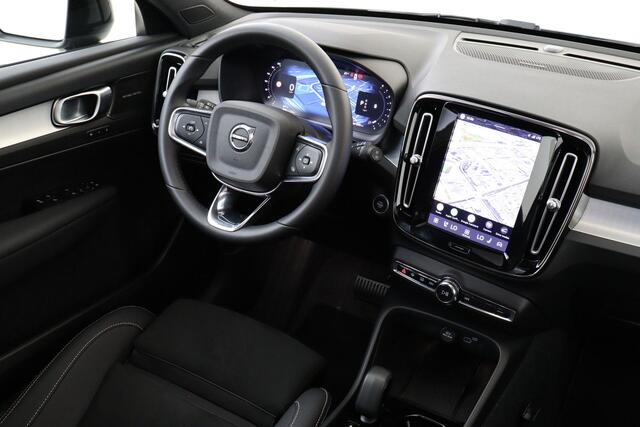 Volvo XC40 B4 (M-HYBRID) PLUS DARK -PANO.DAK|HARMAN/KARDON|CAMERA|POWER-SEATS|VERW.VOORRUIT|PRIVACY.GLAS|TREKHAAK|19"