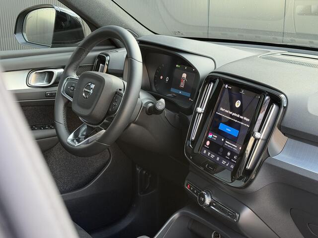 Volvo XC40 2.0 B4 Plus Dark Elektr. stoelverstelling / Harman Kardon Audio / Trekhaak/ Keyless Drive / Verw. voorruit / Stoel- en stuurverw. / Adapt. Cruise / BLIS