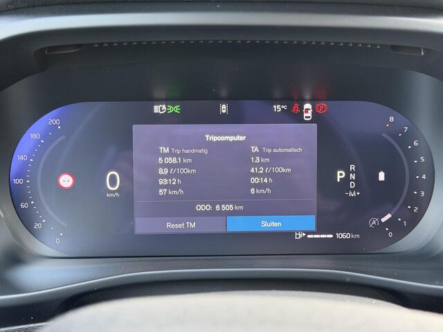 Volvo XC40 2.0 B4 Plus Dark Elektr. stoelverstelling / Harman Kardon Audio / Trekhaak/ Keyless Drive / Verw. voorruit / Stoel- en stuurverw. / Adapt. Cruise / BLIS