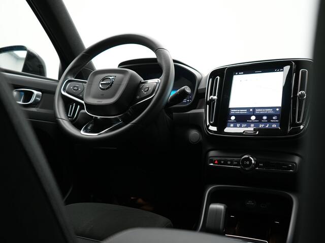 Volvo XC40 Recharge P8 AWD Twin Ultimate 408pk Dealer O.H | Trekhaak Af Fabriek | Adaptive Cruise | Camera | Warmtepomp | Alcantara Sportstoelen Verwarmd | Keyless | Apple Carplay | Pilot Assist | BLIS | Navigatie | Virtual | DAB | 20"L.M |