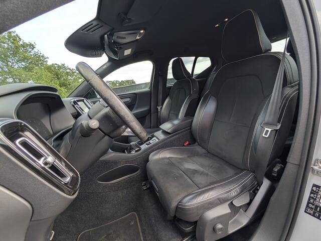 Volvo XC40 T3 | R-Design | Trekhaak | PDC | Navi | LED | ACC | 2WD | Halfleer |