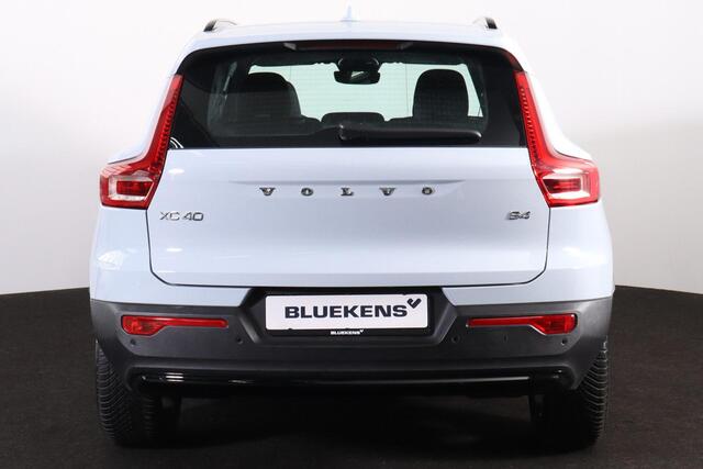 Volvo XC40 B4 Plus Dark - IntelliSafe Assist & Surround - Harman/Kardon audio - Parkeercamera achter - Verwarmde voorstoelen & stuur - Parkeersensoren voor & achter - Elektr. bedienb. voorstoelen met geheugen links - Draadloze tel. lader - Inklapbare trekhaak - 19' LMV – foto 4