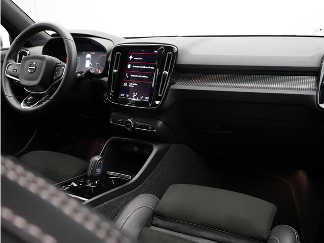 Volvo XC40 T4 Recharge R-Design / Trekhaak / Adaptive Cruise / Stoel+Stuurverwarming / Keyless / Carplay / Nubuck Bekleding / Elektr. Achterklep /