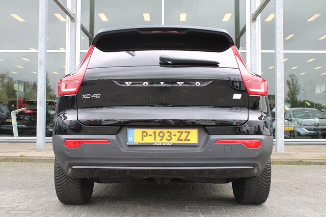 Volvo XC40 232PK Recharge Ultimate 70 kWh | Schuif/kanteldak | H&K Audio | El. stoelen | Pilot Assist | 360 Camera |