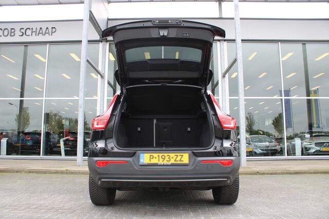 Volvo XC40 232PK Recharge Ultimate 70 kWh | Schuif/kanteldak | H&K Audio | El. stoelen | Pilot Assist | 360 Camera |