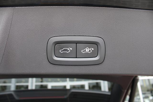 Volvo XC40 232PK Recharge Ultimate 70 kWh | Schuif/kanteldak | H&K Audio | El. stoelen | Pilot Assist | 360 Camera |