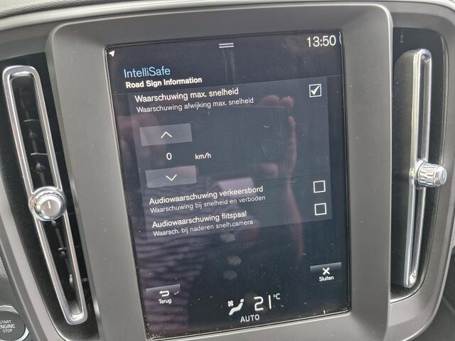 Volvo XC40 T2 Momentum | Camera | Lane keeping Aid | Apple carplay