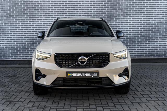 Volvo XC40 2.0 B4 Plus Dark | Trekhaak | Harman Kardon Audio | Achteruitrijcamera | Parkeersensoren | Keyless Entry | Elektrische Achterklep | Elektrisch Verstelbare Voorstoelen | Stoelverwarming | Google Navigatie | Apple Carplay | Android Auto | Lichtmetalen Velgen 18 inch