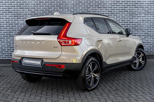 Volvo XC40 2.0 B4 Plus Dark | Trekhaak | Harman Kardon Audio | Achteruitrijcamera | Parkeersensoren | Keyless Entry | Elektrische Achterklep | Elektrisch Verstelbare Voorstoelen | Stoelverwarming | Google Navigatie | Apple Carplay | Android Auto | Lichtmetalen Velgen 18 inch