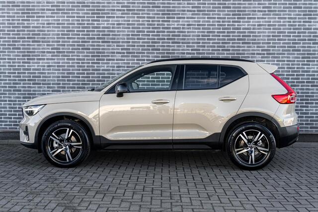 Volvo XC40 2.0 B4 Plus Dark | Trekhaak | Harman Kardon Audio | Achteruitrijcamera | Parkeersensoren | Keyless Entry | Elektrische Achterklep | Elektrisch Verstelbare Voorstoelen | Stoelverwarming | Google Navigatie | Apple Carplay | Android Auto | Lichtmetalen Velgen 18 inch