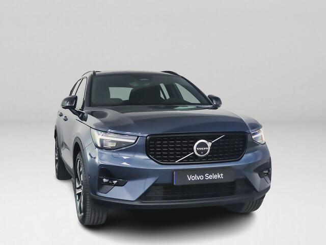 Volvo XC40 B4 Plus Dark | Panoramadak | 360° camera | Harman Kardon | Stoel- en stuurverwarming | Trekhaak