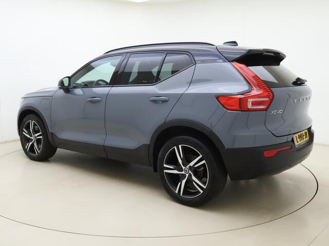 Volvo XC40 T5 262PK Recharge R-Design | Blis | Climate Control | Keyless | Trekhaak | Donker hemel |