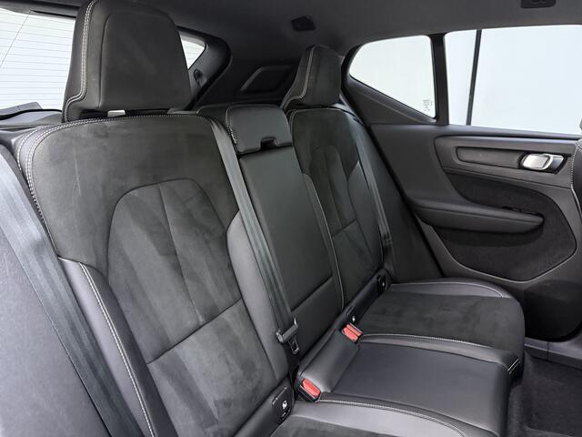 Volvo XC40 T5 262PK Recharge R-Design | Blis | Climate Control | Keyless | Trekhaak | Donker hemel |
