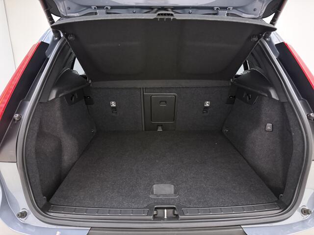 Volvo XC40 T5 262PK Recharge R-Design | Blis | Climate Control | Keyless | Trekhaak | Donker hemel |
