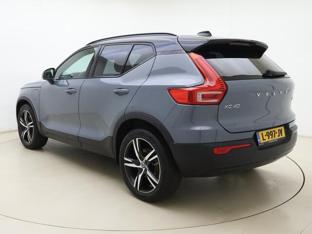 Volvo XC40 T5 262PK Recharge R-Design | Blis | Climate Control | Keyless | Trekhaak | Donker hemel |