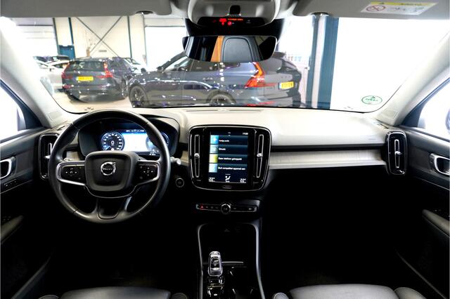 Volvo XC40 1.5 T4 Recharge 155kW/211pk DCT7 Inscription PANORAMADAK + EL.TREKHAAK + ADAPT.CRUISE + PILOT ASSIST + EL.STOELEN + BLIS + NAPPA LEDER + NAVI SENSUS + LANE ASSIST + ACHTERUITRIJCAMERA + KEYLESS ENTRY&GO + PARKSENSOREN V&A + 19" LM-VELGEN!!