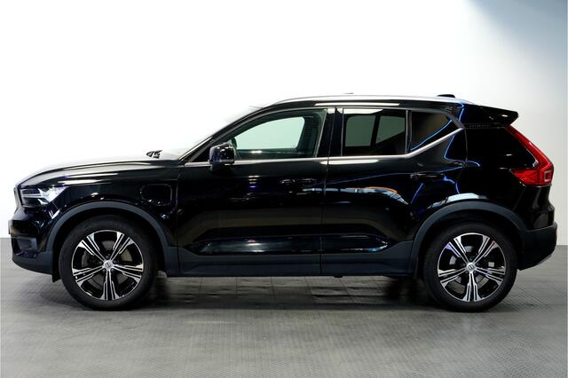 Volvo XC40 1.5 T4 Recharge 155kW/211pk DCT7 Inscription PANORAMADAK + EL.TREKHAAK + ADAPT.CRUISE + PILOT ASSIST + EL.STOELEN + BLIS + NAPPA LEDER + NAVI SENSUS + LANE ASSIST + ACHTERUITRIJCAMERA + KEYLESS ENTRY&GO + PARKSENSOREN V&A + 19" LM-VELGEN!!