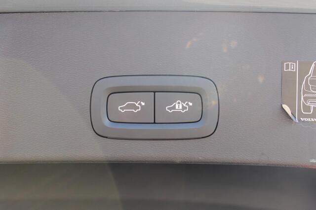 Volvo XC40 T4 211PK Automaat Plug-in hybrid Plus Bright Harman Kardon Audio / DAB+ / Apple Carplay / |Elektrisch bedienbare voorstoelen met geheugen op bestuurdersstoel / 18" lichtmetalen velgen