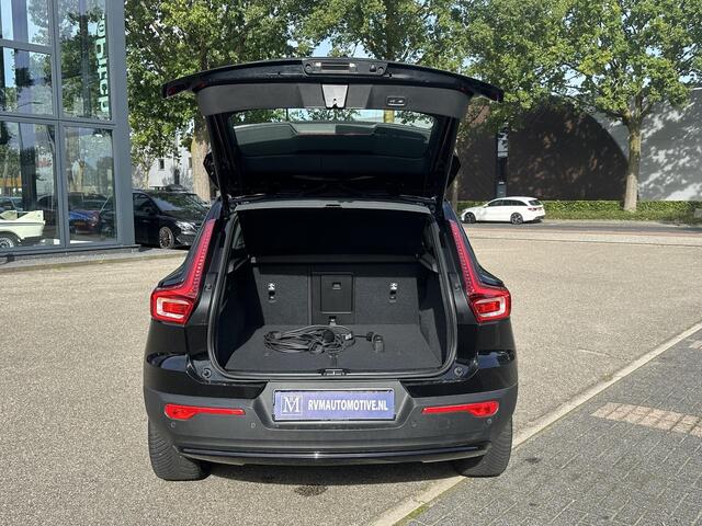 Volvo XC40 Recharge Plus 70 kWh VAN: € 32.900- VOOR: € 30.877,- UW HERFSTVOORDEEL: € 2.023-| SOH 92%| ADAPTIVE CRUISE| ELEK. ACHTERKLEP| STOEL + STUURVERWARMING| DODE HOEK SENSOR|