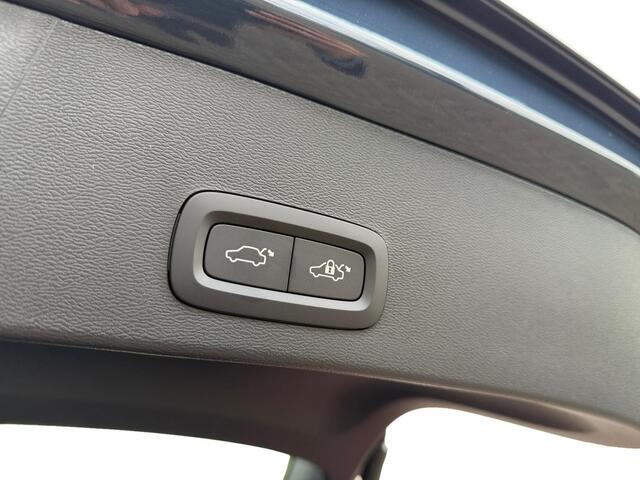 Volvo XC40 2.0 B4 Plus Dark l Schuif/Kantel dak l