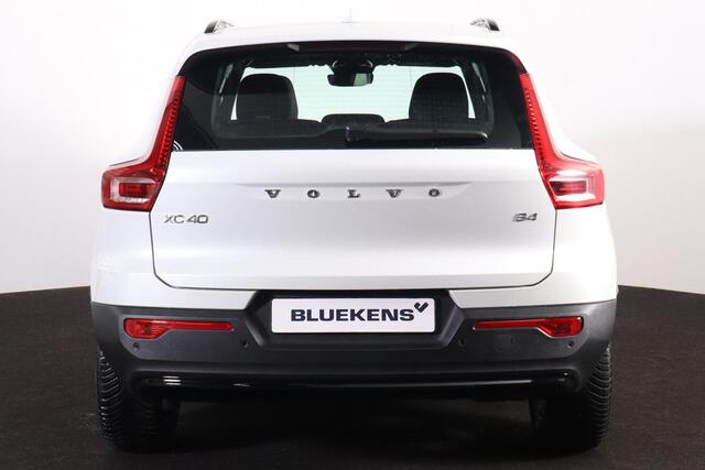 Volvo XC40 B4 Plus Dark - IntelliSafe Assist & Surround - Harman/Kardon audio - Parkeercamera achter - Verwarmde voorstoelen & stuur - Parkeersensoren voor & achter - Elektr. bedienb. voorstoelen met geheugen links - Draadloze tel. lader - Inklapbare trekhaak - 19' LMV – foto 4