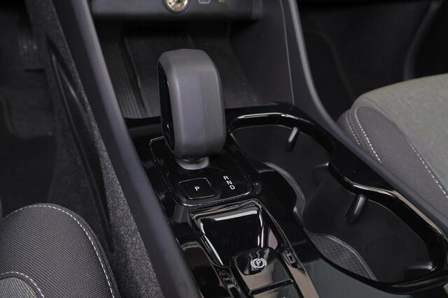 Volvo XC40 B4 Plus Dark - IntelliSafe Assist & Surround - Harman/Kardon audio - Parkeercamera achter - Verwarmde voorstoelen & stuur - Parkeersensoren voor & achter - Elektr. bedienb. voorstoelen met geheugen links - Draadloze tel. lader - Inklapbare trekhaak - 19' LMV – foto 9