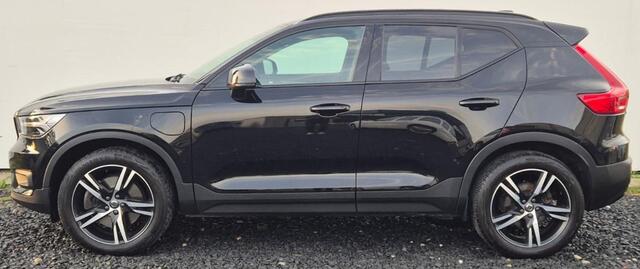 Volvo XC40 1.5 T5 Recharge R-Design Expression cruise control adaptief - Trekhaak - 19" Wielen - Lighting - Climate - Privacy Glass - R780 Interieur - Power seats met beenverlenger en memory - Full led koplampen - Telefoon lader – foto 2