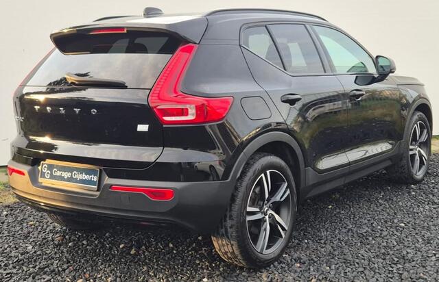 Volvo XC40 1.5 T5 Recharge R-Design Expression cruise control adaptief - Trekhaak - 19" Wielen - Lighting - Climate - Privacy Glass - R780 Interieur - Power seats met beenverlenger en memory - Full led koplampen - Telefoon lader – foto 6