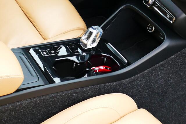Volvo XC40 2.0 248pk T5 AWD Inscription. Panodak, Leer, Stoel&StuurVerw, Camera, Haak 2100kg – foto 5