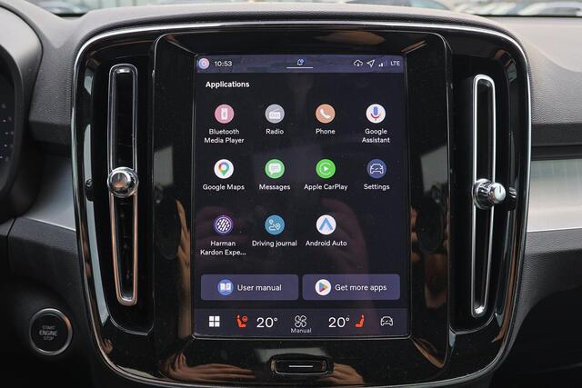Volvo XC40 B4 Plus Dark - IntelliSafe Assist & Surround - Verwarmde voorstoelen & stuur - Parkeersensoren voor & achter - Elektr. bedienb. voorstoelen met geheugen links - Draadloze tel. lader - Inklapbare trekhaak - 19'' LMV – foto 6
