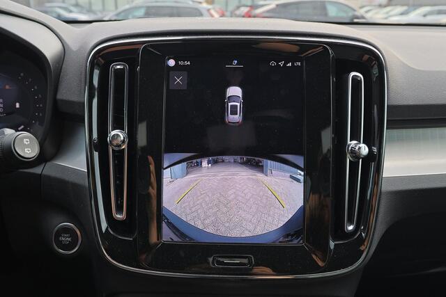 Volvo XC40 B4 Plus Dark - IntelliSafe Assist & Surround - Verwarmde voorstoelen & stuur - Parkeersensoren voor & achter - Elektr. bedienb. voorstoelen met geheugen links - Draadloze tel. lader - Inklapbare trekhaak - 19'' LMV – foto 8