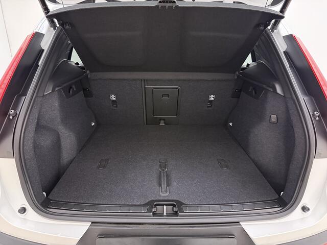 Volvo XC40 B4 211pk Plus Dark / 20'' / 360 Camera / Trekhaak / Pixel Koplampen / Panoramadak / Nubuck / El. Stoelen / Harman&Kardon Audio / Noodreservewiel / ACC / BLIS / Stoel + Stuurw. Verwarming / – foto 8