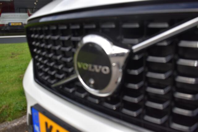 Volvo XC40 B4 Plus Dark | ACC | Trekhaak | Schuif/kanteldak | Stoel + Stuur verwarmd | BLIS | Nubuck | El. Stoelen | – foto 4