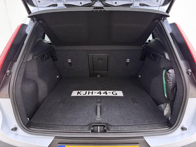 Volvo XC40 B4 211pk Plus Dark / Nubuck / Elektr. Stoelen / Panoramadak / Trekhaak / Harman&Kardon Audio / Getint Glas / ACC / BLIS / Keyless / Stoel + Stuurw. Verwarming / PDC + Camera / Noordreservewiel / – foto 8