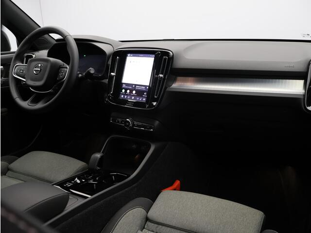 Volvo XC40 2.0 B4 Plus Dark / Trekhaak / Stoel+stuur+voorruitverwarming / Privacy glass / Harman Kardon – foto 3