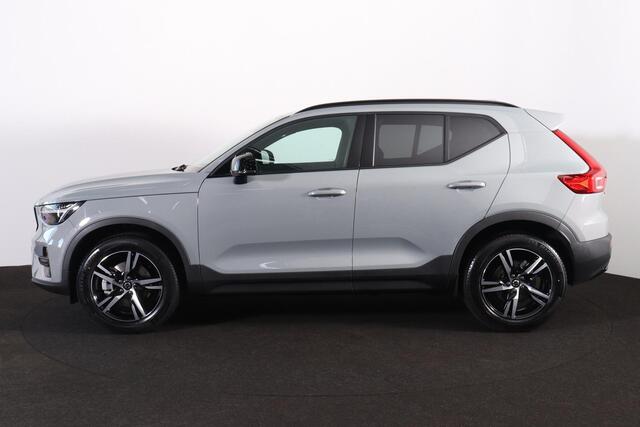 Volvo XC40 B4 Plus Dark - IntelliSafe Assist & Surround - Harman/Kardon audio - Parkeercamera achter - Verwarmde voorstoelen & stuur - Parkeersensoren voor & achter - Elektr. bedienb. voorstoelen met geheugen links - Draadloze tel. lader - Extra getint glas - Inklapbare trekhaak - 18' LMV – foto 2
