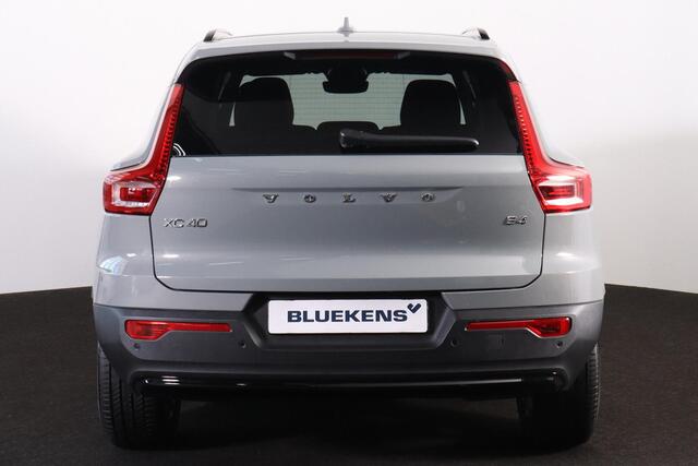 Volvo XC40 B4 Plus Dark - IntelliSafe Assist & Surround - Harman/Kardon audio - Parkeercamera achter - Verwarmde voorstoelen & stuur - Parkeersensoren voor & achter - Elektr. bedienb. voorstoelen met geheugen links - Draadloze tel. lader - Extra getint glas - Inklapbare trekhaak - 18' LMV – foto 3