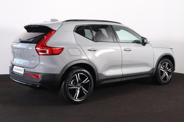 Volvo XC40 B4 Plus Dark - IntelliSafe Assist & Surround - Harman/Kardon audio - Parkeercamera achter - Verwarmde voorstoelen & stuur - Parkeersensoren voor & achter - Elektr. bedienb. voorstoelen met geheugen links - Draadloze tel. lader - Extra getint glas - Inklapbare trekhaak - 18' LMV – foto 4