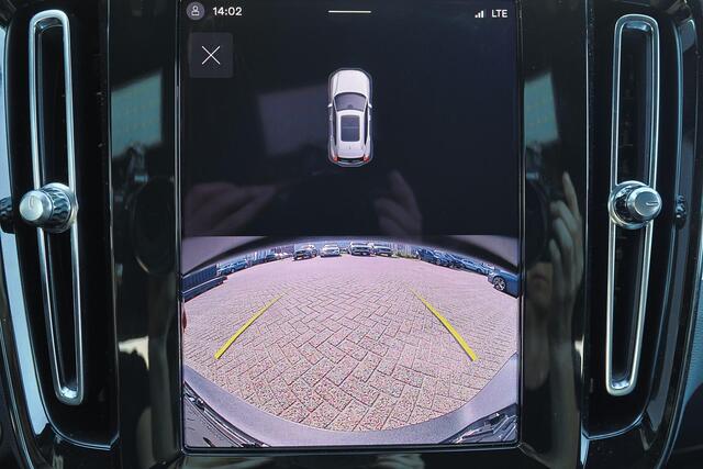 Volvo XC40 B4 Plus Dark - IntelliSafe Assist & Surround - Harman/Kardon audio - Parkeercamera achter - Verwarmde voorstoelen & stuur - Parkeersensoren voor & achter - Elektr. bedienb. voorstoelen met geheugen links - Draadloze tel. lader - Extra getint glas - Inklapbare trekhaak - 18' LMV – foto 5