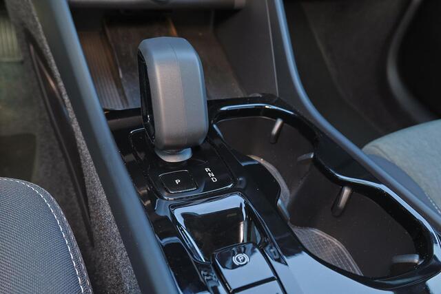 Volvo XC40 B4 Plus Dark - IntelliSafe Assist & Surround - Harman/Kardon audio - Parkeercamera achter - Verwarmde voorstoelen & stuur - Parkeersensoren voor & achter - Elektr. bedienb. voorstoelen met geheugen links - Draadloze tel. lader - Extra getint glas - Inklapbare trekhaak - 18' LMV – foto 7