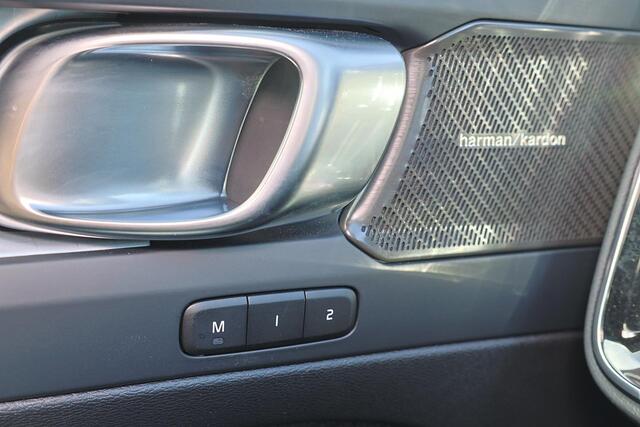 Volvo XC40 B4 Plus Dark - IntelliSafe Assist & Surround - Harman/Kardon audio - Parkeercamera achter - Verwarmde voorstoelen & stuur - Parkeersensoren voor & achter - Elektr. bedienb. voorstoelen met geheugen links - Draadloze tel. lader - Extra getint glas - Inklapbare trekhaak - 18' LMV – foto 8
