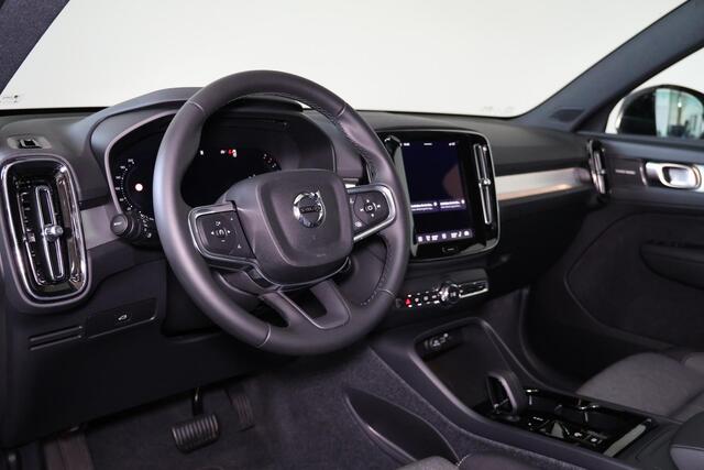 Volvo XC40 B4 Plus Dark - IntelliSafe Assist & Surround - Harman/Kardon audio - Parkeercamera achter - Verwarmde voorstoelen & stuur - Parkeersensoren voor & achter - Elektr. bedienb. voorstoelen met geheugen links - Draadloze tel. lader - Extra getint glas - Inklapbare trekhaak - 18' LMV – foto 10