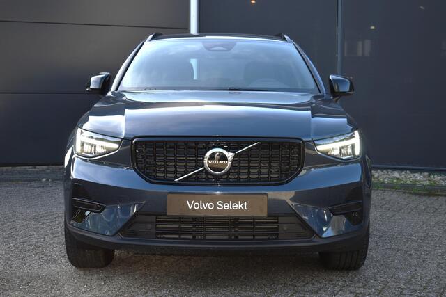Volvo XC40 B4 Plus Dark | Trekhaak | Verwarmbare voorstoelen, voorruit en stuurwiel | Premium audio by Harman Kardon | Adaptieve cruise control | Keyless | BLIS | Elektrische kofferklep | Google Navigatie | All Season banden | Elektrisch verstelbare voorstoel met memory | – foto 5